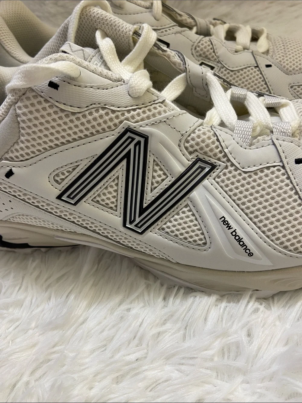New Balance 610White ,Black and Light Gray Athletic Low top Sneakers.size-11.5